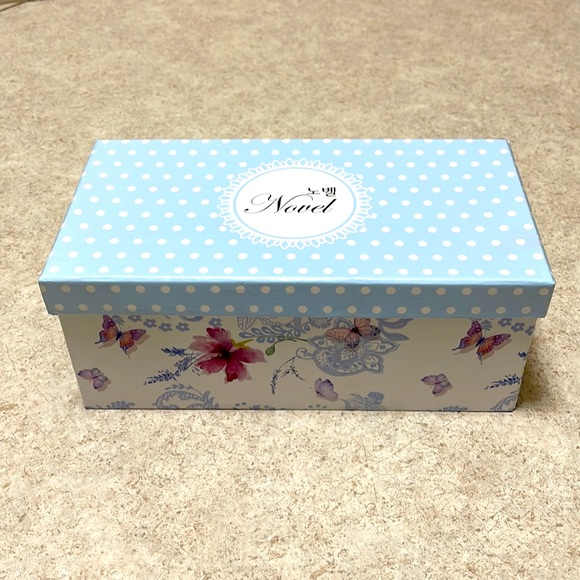 BNWT NOVEL 2 BUTTERFLY TEA/COFFEE MUGS IN A BOX SET - Picture 4 of 5